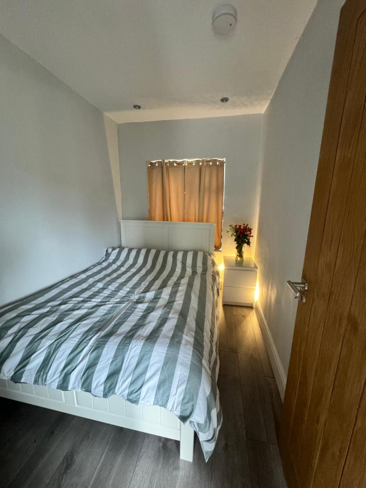 1 Bed With Kitchenette And Bathroom Оксфорд Екстериор снимка