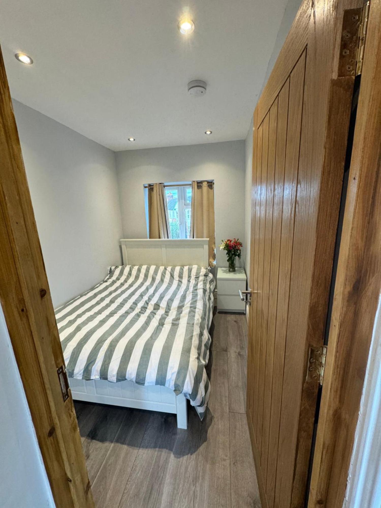 1 Bed With Kitchenette And Bathroom Оксфорд Екстериор снимка